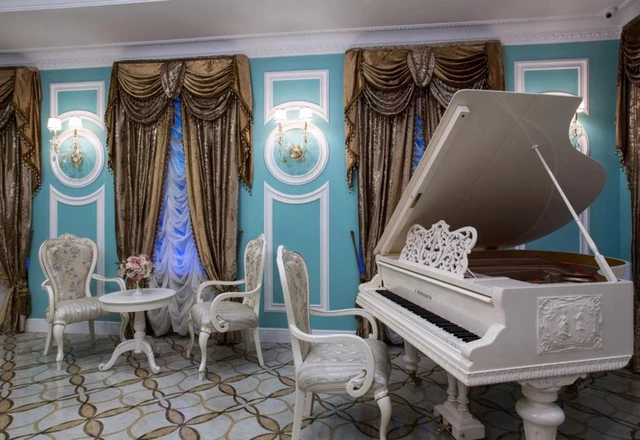 Особняк Глуховского / Glukhovsky's mansion Зал «Генеральский салон»  с видом на Неву - фото 1