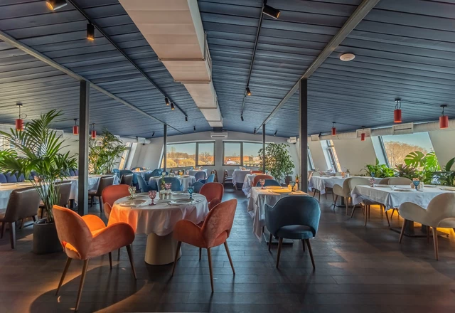 Ресторан-корабль «Магадан»  Event-палуба на 3 этаже корабля - фото 4