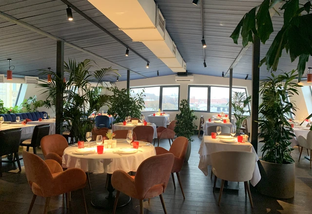 Ресторан-корабль «Магадан»  Event-палуба на 3 этаже корабля - фото 5